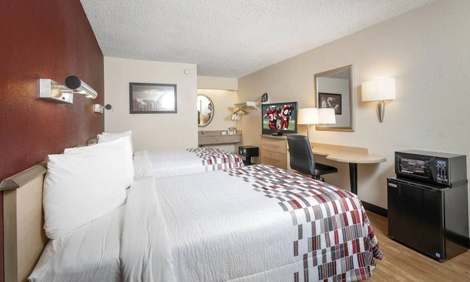 Bowmansville House | Fun for All Ages! Free Parking, Pets are Welcome! Close to Walden Galleria Mall