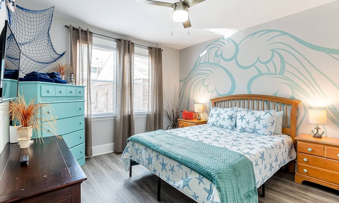 Norfolk House | Fun Home w/Fenced Yard Minutes to Beach! 5 BR + Dogs OK!