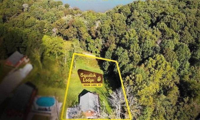 Clarkson House | Fun Lake View Log Cabin at Nolin Lake Mammoth Cave