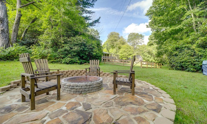 Highlands House | Fun Pet-Friendly Highlands Retreat w/Fenced Yard!