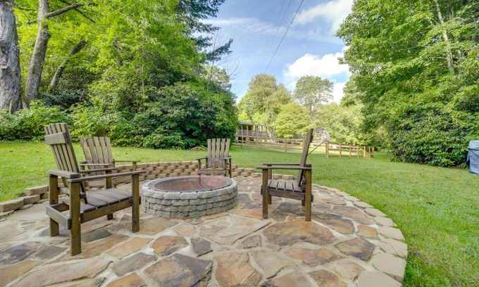 Highlands House | Fun Pet-Friendly Highlands Retreat with Fenced Yard!