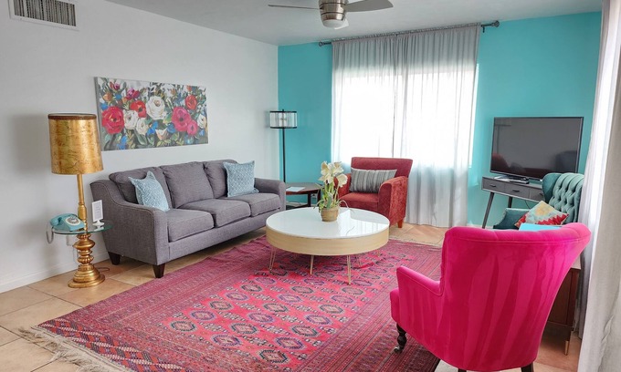 Litchfield Park House | Fun Retro 50s Pad in Old Litchfield Park sleeps 8