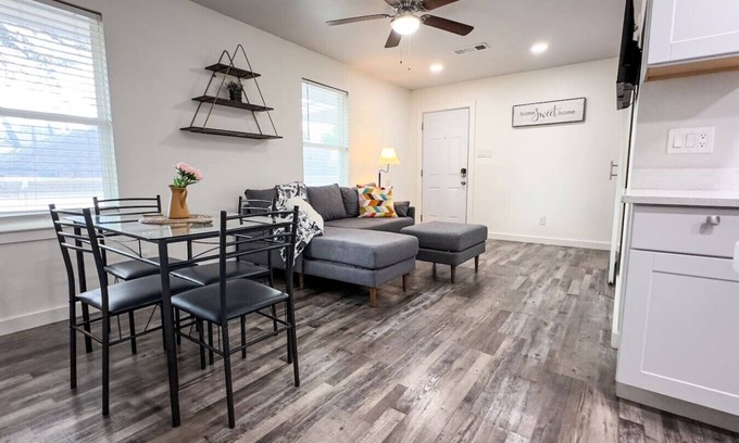 Kessler Apartment | Fun walk Bishop Arts|Med Center| Zoo|Business|2BR