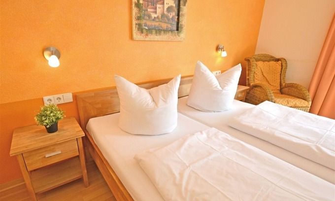 Bad Kreuznach Apartment | Functional 1-room apartment in the spa area - balcony, WLAN, TV,