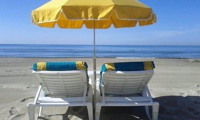 Lunel Apartment | Functional studio 2 pers. in Lunel, beaches 15 min away - summer special!