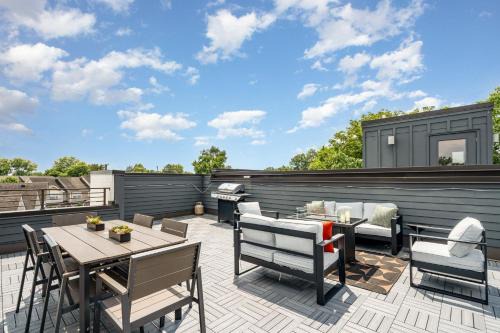 Historic Waverly House | Funk & Soul - Rooftop Patio - Walk to 12 South