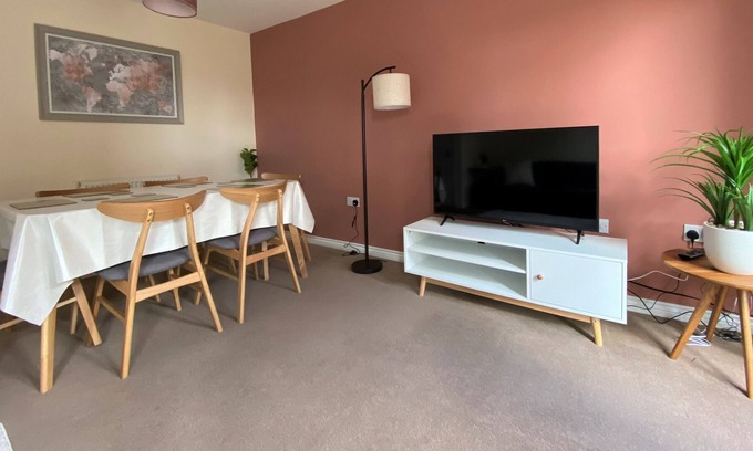 Corby House | Furlong House 5 beds sleeping up to 6 people suitable for contractors & families