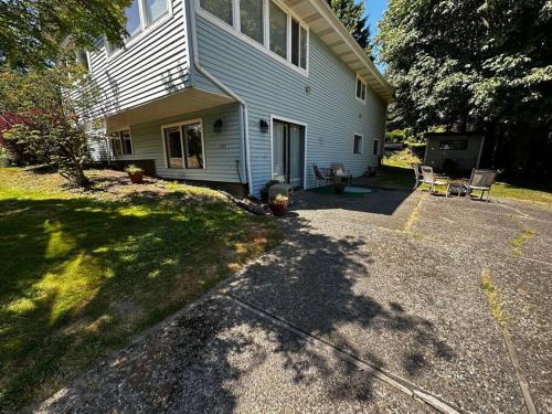 Ferndale Apartment | Furnished Basement Apartment
