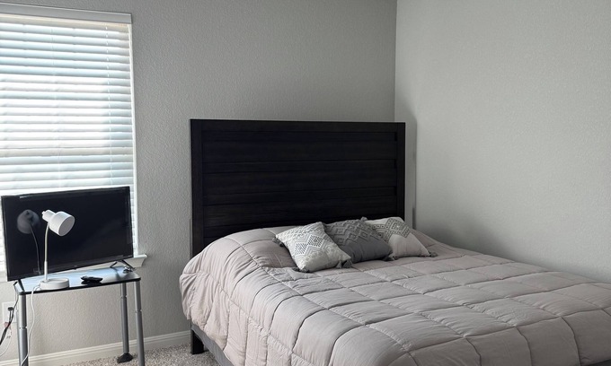 Williamson County House | Furnished clean newly room. No pet, smoking or party