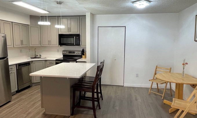 Aurora Condo | Furnished Condo for a month or more
