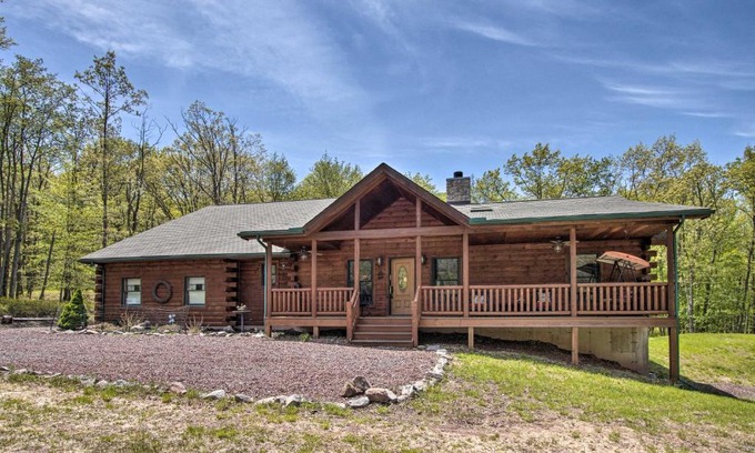 Albrightsville House | Furnished Deck, Hot Tub and Grill Poconos Cabin!