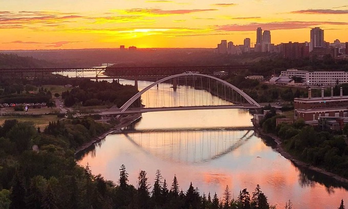 Edmonton Apartment | Furnished Executive Hi Rise Condo - Longterm rental - On Southside River Valley