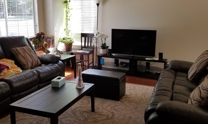 Hood House | Furnished queen bedroom