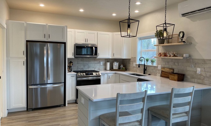 Old Bend Apartment | Furnished Rental Bend Oregon – 1BR Walk to Old Mill & Downtown, Pet Friendly