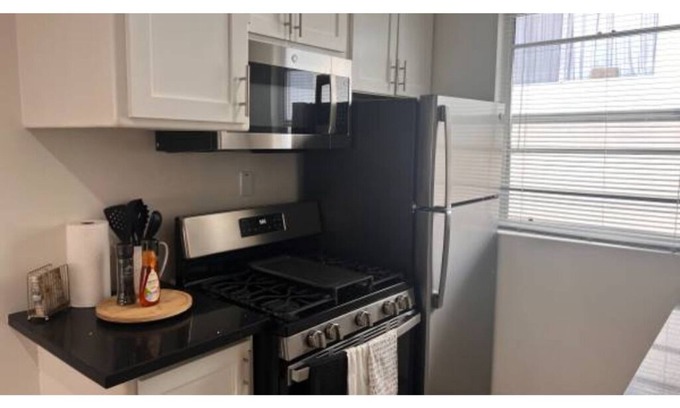 Hollywood House | FURNISHED STUDIO @ PRIME HOLLYWOOD -HOLLYWOOD