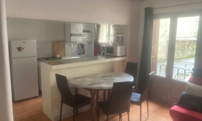 Bagneres-de-Luchon Apartment | Furnished T3 downtown - 100 m from the cable car - 4/5P