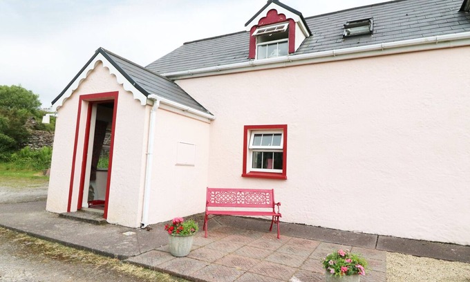 Waterville Cottage | FUSCHIA COTTAGE, pet friendly in Waterville, County Kerry