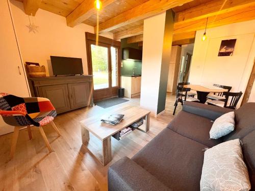 Le Tholy Apartment | Gîte élégant en pleine nature avec terrasse, départ randonnées, parking privé et équipements inclus - FR-1-589-384