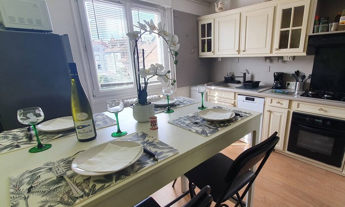 Colmar Apartment | Gîte 5 pers, Free parking, 3 bedrooms, 68m2