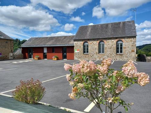 Lonlay-l'Abbaye Apartment | Gîte adapté aux handicapés, idéal randonneurs et familles - FR-1-497-234