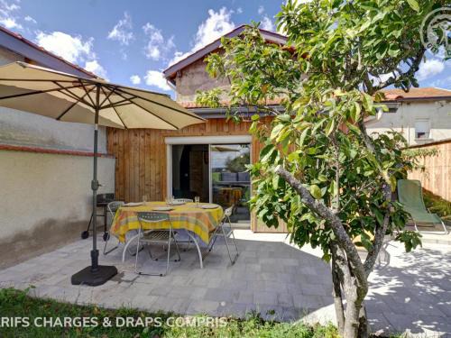 Balbigny House | Gîte confortable à Balbigny avec terrasse et jardin - FR-1-496-282