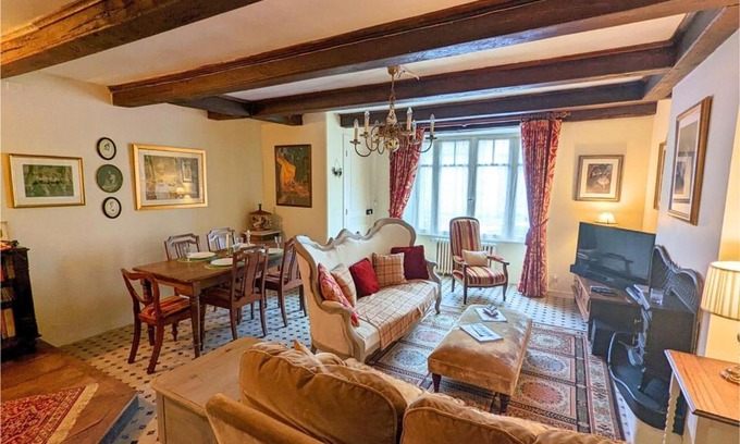 Charente Limousine House | Gîte Cosy à Abzac avec Jardin, Proche Confolens et Services Inclus - FR-1-653-84