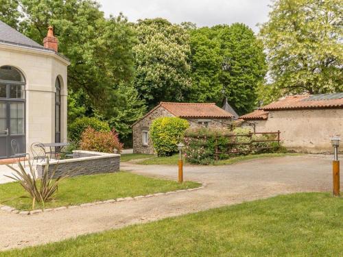 Saint-Sebastien-sur-Loire House | Gîte de Charme avec Jardin Privé près de Nantes, Accès Facile, Équipé Tout Confort - FR-1-306-812