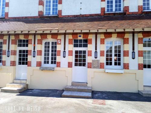 Saint-Brisson-sur-Loire House | gîte de l'Olivier, auberge de saint Brisson