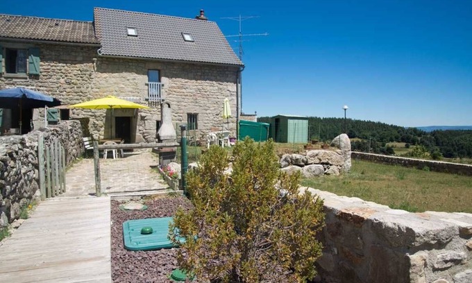 Peyre-en-Aubrac House | Gîte des Jonquilles 6 Personnes 2 Épis