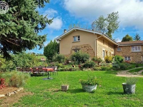 Grammond House | Gîte familial pour 12 pers. au cœur des Monts du Lyonnais - FR-1-496-373