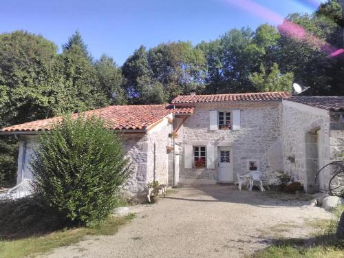 Saint-Salvy-de-la-Balme House | Gîte le Coumis