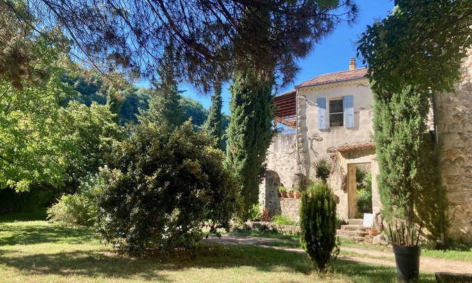 Brujas House | Gîte le Moulinage du Luol with wooded grounds