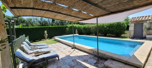 Noves House | Gîte Les "FERRAGES"