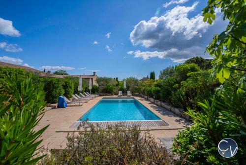 Aigueze House | Gîte moderne, calme & piscine