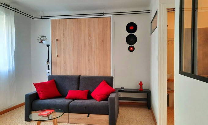 Vals-les-Bains Apartment | Gîte Plein Soleil - Cigaloun - Services +