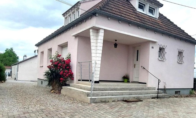 Wintzenheim House | Gîte Wintzenheim, 4 pièces, 6 personnes - FR-1-744-24