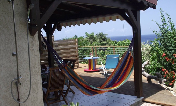 Bouillante Cottage | Gîtes AKANSYEL sea view (Blue)