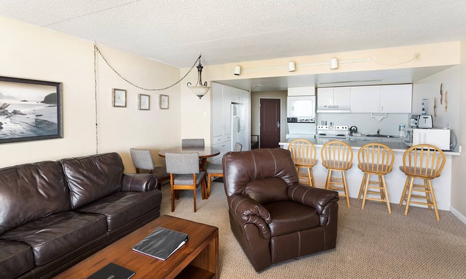 Gearhart Condo | G660 2 bedroom 3rd floor end unit PET FRIENDLY No Cleaning Fees