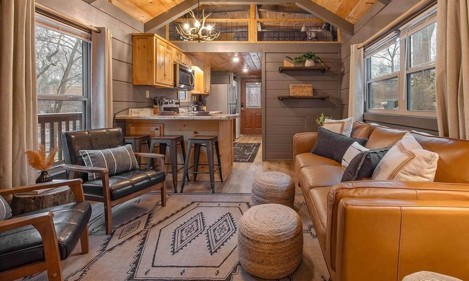 Lookout Valley Neighborhood Association Apartment | Gabriele Cabin | Rustic Retreat Near Downtown