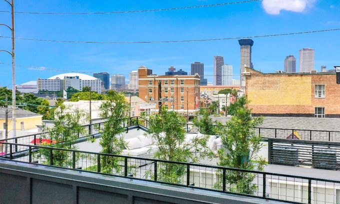 Faubourg Lafayette Villa | Galaxy Rooftop Villa
