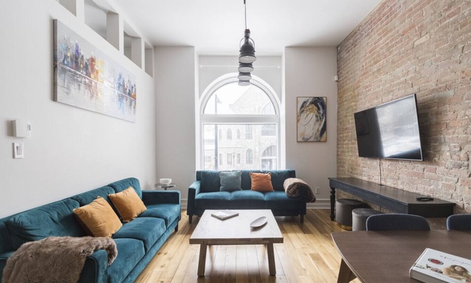 Plateau Mont Royal Apartment | Galeria Duo: Spacious 7-Bedroom Retreat in the Heart of Montreal