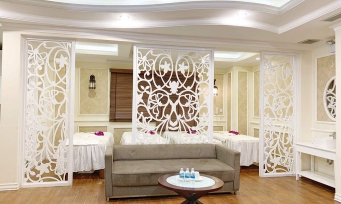 Son Tra Resort | GALINA provides accommodation with a garden, a bar and a private pool area.