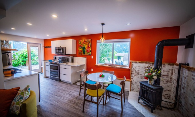 Nelson House | Gallery Suite at eARTh Studios