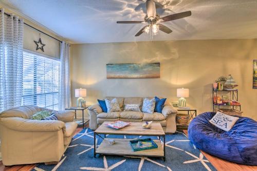 Galveston Apartment | Galveston East End Condo with Pool Less Than 1 Mi to Beach!
