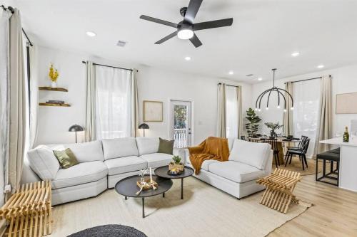Galveston House | Galveston Retreat-Walk to Beach, Dog-Friendly Yard
