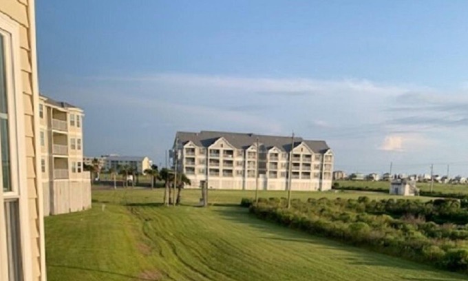 Galveston Villa | Galveston,TX~2/2 Kitchen~SLPS 6:Mini Golf/Outdoor Games,Swimming Pool,Grill+More