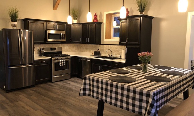 Brewer House | Gambrel Home 4 bedroom 2 bath great neighborhood