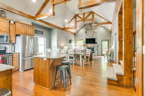 Hollister House | Game Room and Hot Tub Spacious Retreat in Hollister