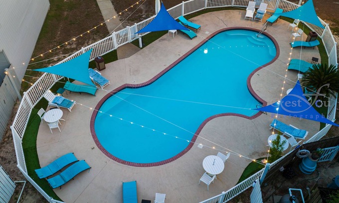 Gulfport House | GaMe RoOm, Red Beach House, Sleep 8, Swim Pool, Gated,Casinos