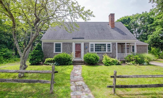 South Chatham House | Game Room Walk to Nantucket Sound!